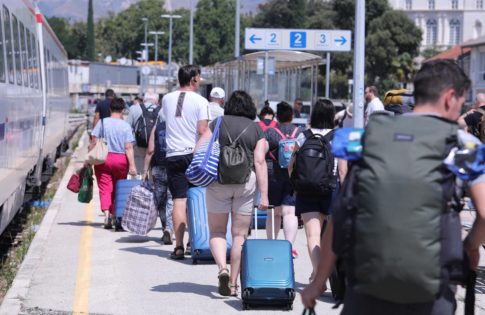 24.07.2021., Split - Dio turista stigao je u Split vlakom iz Budimpeste.rPhoto:Ivo Cagalj/PIXSELL