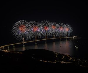 26.07.2022., Komarna - Sluzbeno otvorenje Peljeskog mosta.  Vatromet.  Photo: Denis Kapetanovic/PIXSELL