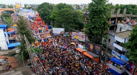 Indija: Na ulicama grada Seramporea proslavljen festival Ratha Yatra