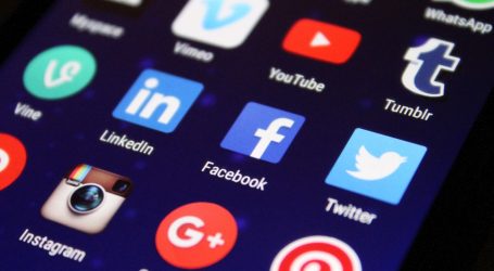 FELJTON: Depresija na Facebooku i razvodi na Twitteru