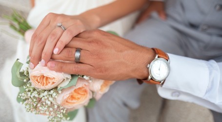 Slavlje ljubavi u New Yorku: Stotine parova ponovilo svečanost vjenčanja