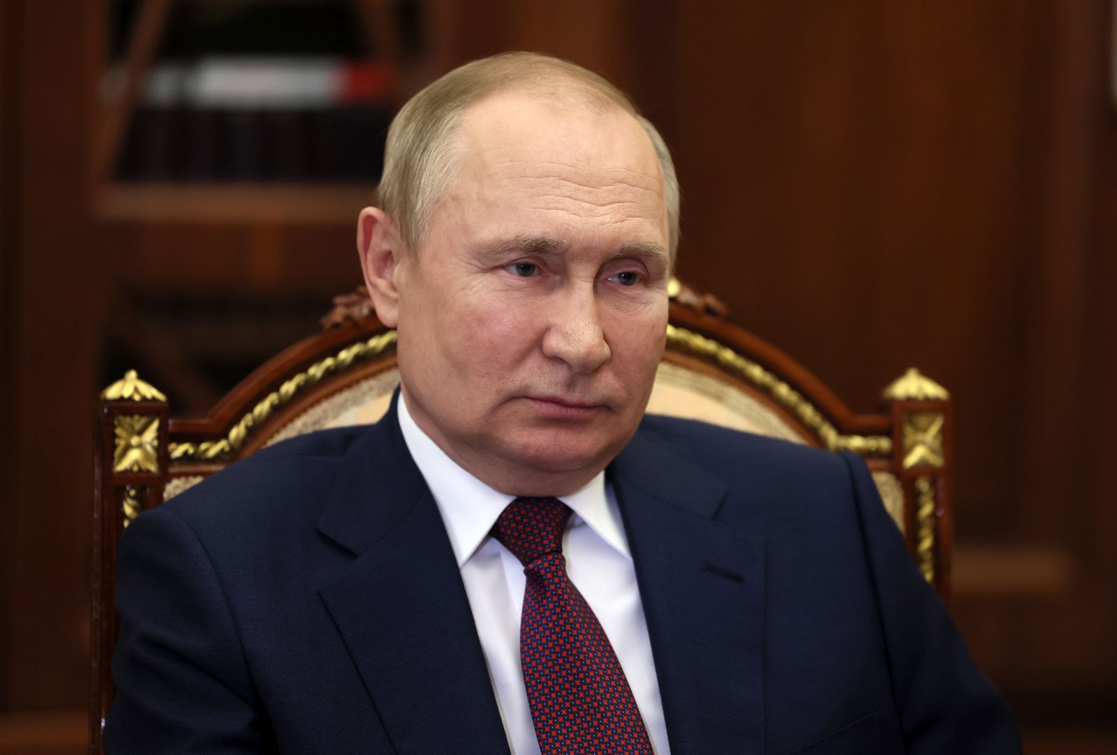 epa10102817 Russian President Vladimir Putin attends a working meeting at the Kremlin in Moscow, Russia, 02 August 2022.  EPA/PAVEL BYRKIN / KREMLIN / SPUTNIK / POOL MANDATORY CREDIT
