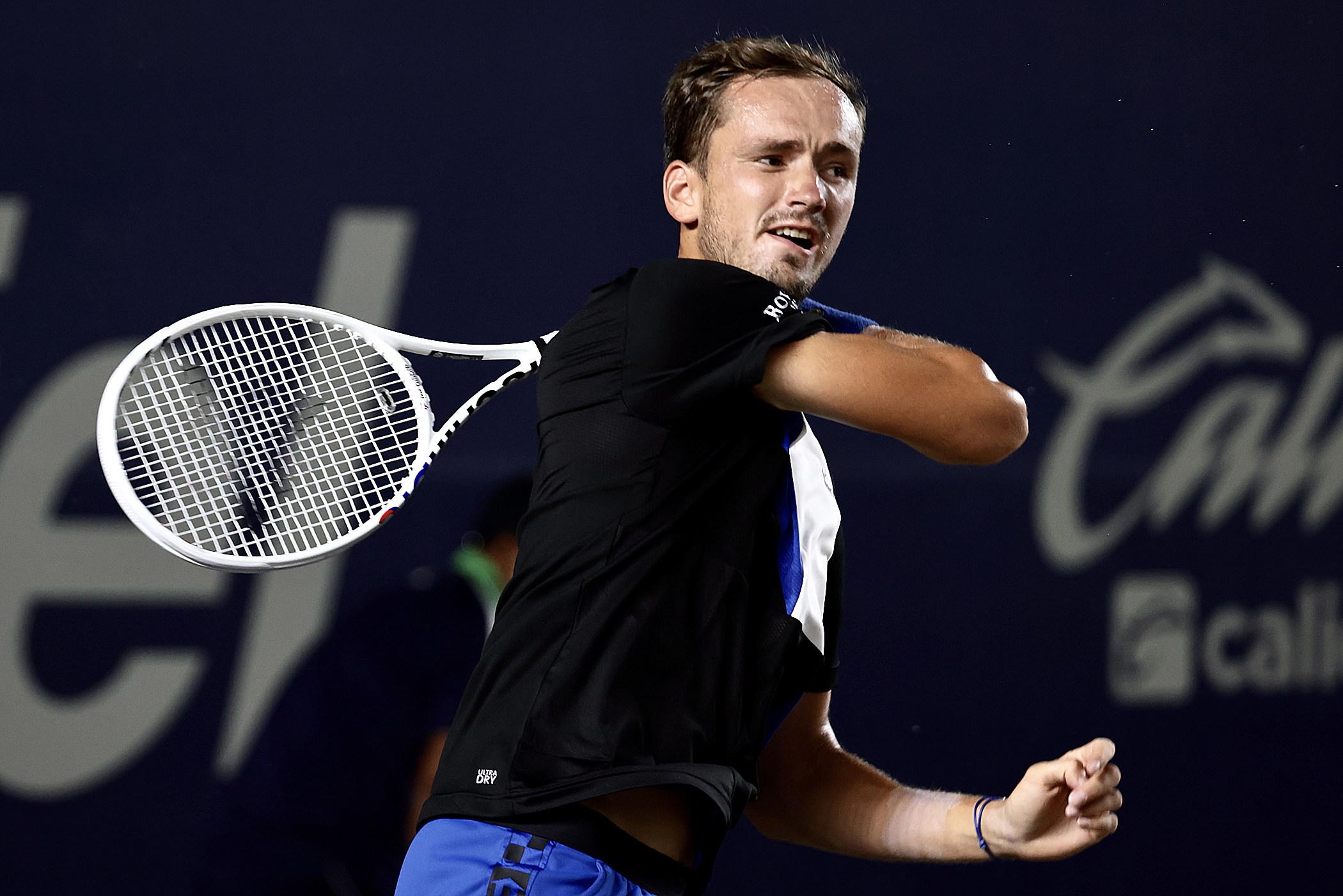 epa10105119 Daniil Medvedev of Russia in action against Rinky Hijikata of Australia during the Los Cabos Open tennis tournament in Los Cabos, Baja California Sur, Mexico, 03 August 2022.  EPA/Jorge Reyes