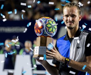 epa10109605 Daniil Medvedev of Russia celebrates his victory with the tournament trophy after defeating Cameron Norrie of Britain in their final match of the Los Cabos Open tennis tournament in Los Cabos, Baja California Sur, Mexico, 06 August 2022.  EPA/JORGE REYES