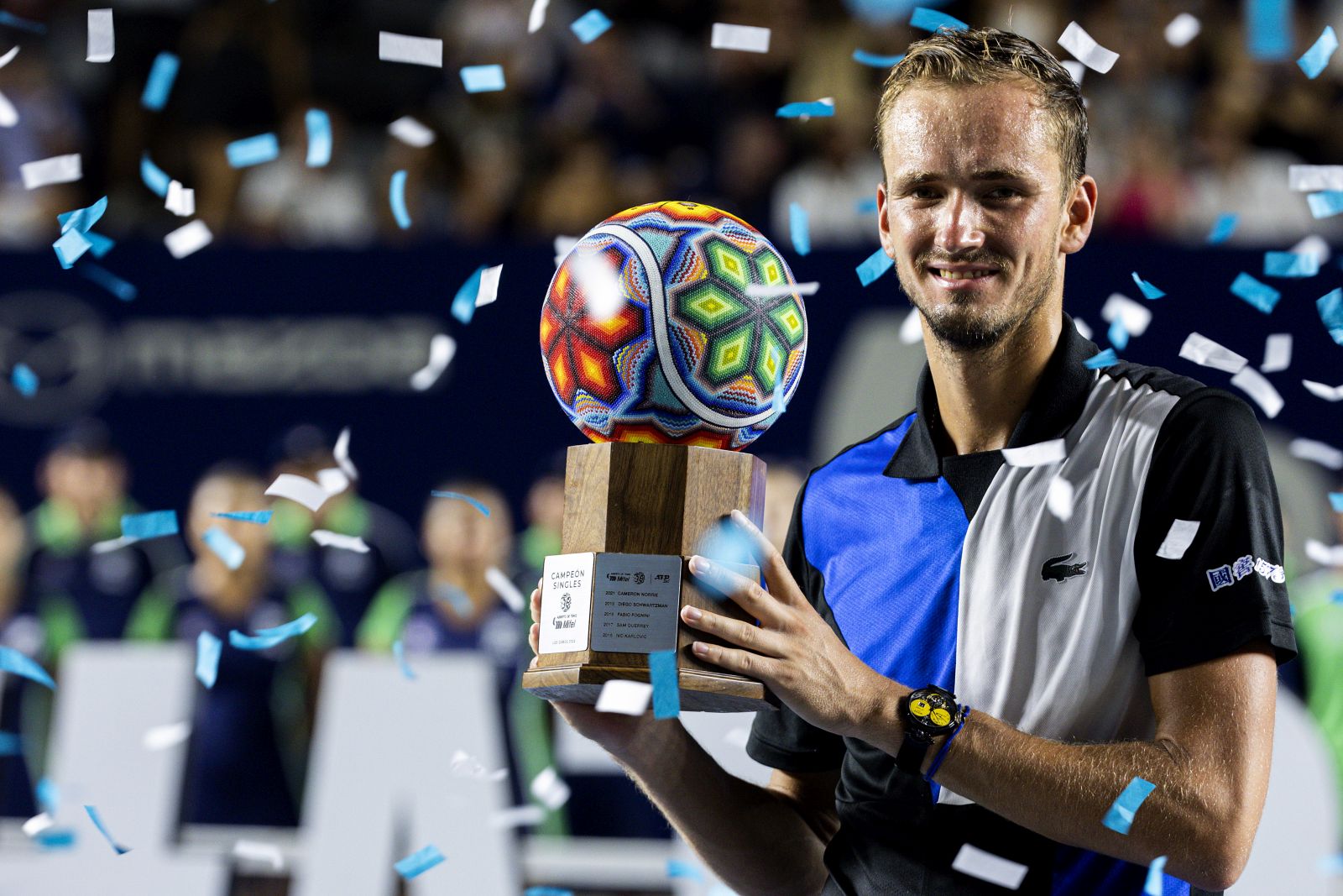 epa10109605 Daniil Medvedev of Russia celebrates his victory with the tournament trophy after defeating Cameron Norrie of Britain in their final match of the Los Cabos Open tennis tournament in Los Cabos, Baja California Sur, Mexico, 06 August 2022.  EPA/JORGE REYES