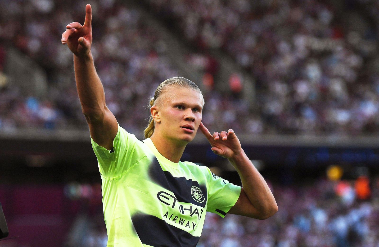 epa10110398 Manchester City's Erling Haaland celebrates after scoring the 2-0 lead during the English Premier League soccer match between West Ham United and Manchester City in London, Britain, 07 August 2022.  EPA/NEIL HALL EDITORIAL USE ONLY. No use with unauthorized audio, video, data, fixture lists, club/league logos or 'live' services. Online in-match use limited to 120 images, no video emulation. No use in betting, games or single club/league/player publications