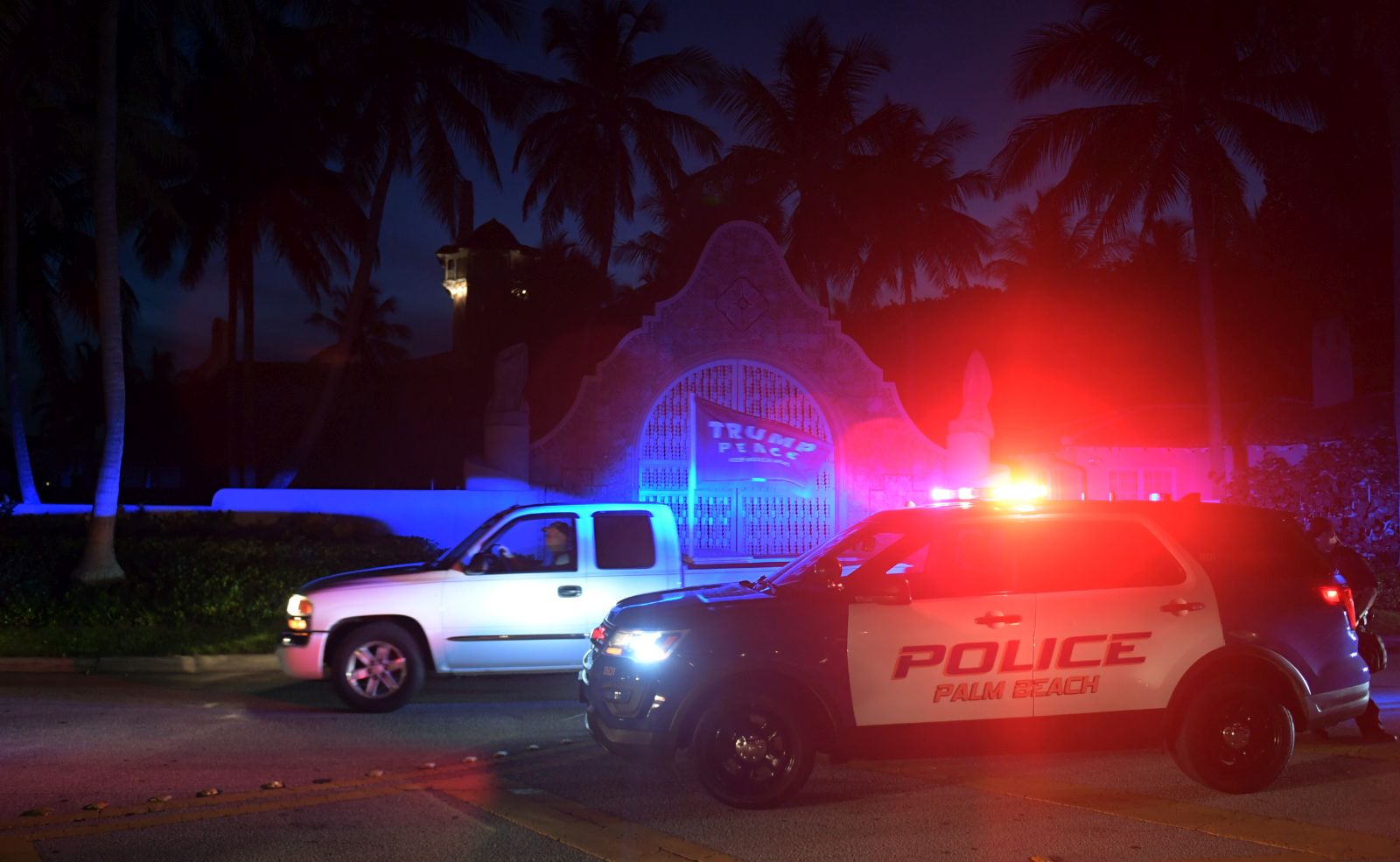 epa10112020 Authorities stand outside Mar-a-Lago, the residence of former president Donald Trump, amid reports of the FBI executing a search warrant as a part of a document investigation, in Palm Beach, Florida, USA, 08 August 2022.  EPA/JIM RASSOL