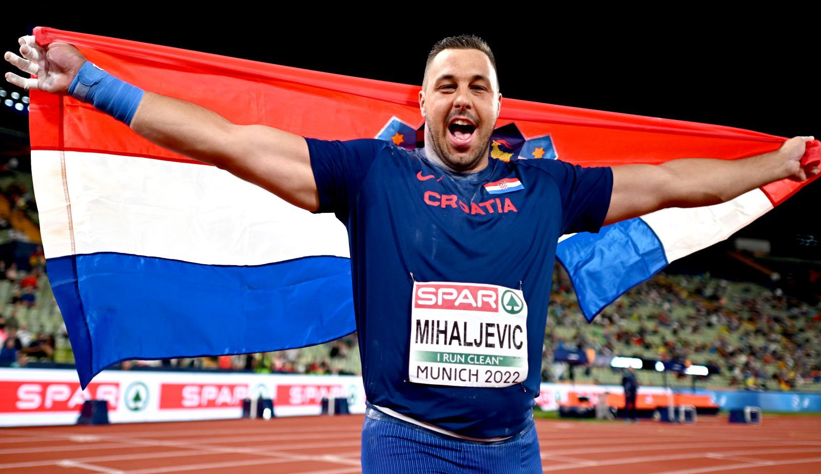 epa10123229 Filip Mihaljevic of Croatia celebrates after winning the men's Shot Put final during the Athletics events at the European Championships Munich 2022, Munich, Germany, 15 August 2022. The championships will feature nine Olympic sports, Athletics, Beach Volleyball, Canoe Sprint, Cycling, Artistic Gymnastics, Rowing, Sport Climbing, Table Tennis and Triathlon.  EPA/CHRISTIAN BRUNA