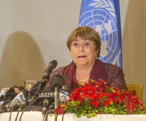 epa10125840 United Nations High Commissioner for Human Rights Michelle Bachelet (C) addresses the media in Dhaka, Bangladesh, 17 August 2022. Bachelet arrived to Bangladesh on a four-day visit to meet with representatives of the government and discuss the ongoing response to Rohingya refugees and amid international NGO complaints of human rights violations in the country.  EPA/MONIRUL ALAM