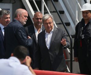epa10130264 UN Secretary-General Antonio Guterres (C) arrives at the Zeyport to inspect a grain shipment before his Joint Coordination Center (JCC) in Istanbul, Turkey, 20 August 2022. A safe passage deal was signed between Ukraine and Russia to export Ukrainian grain on 22 July in Istanbul.  EPA/ERDEM SAHIN