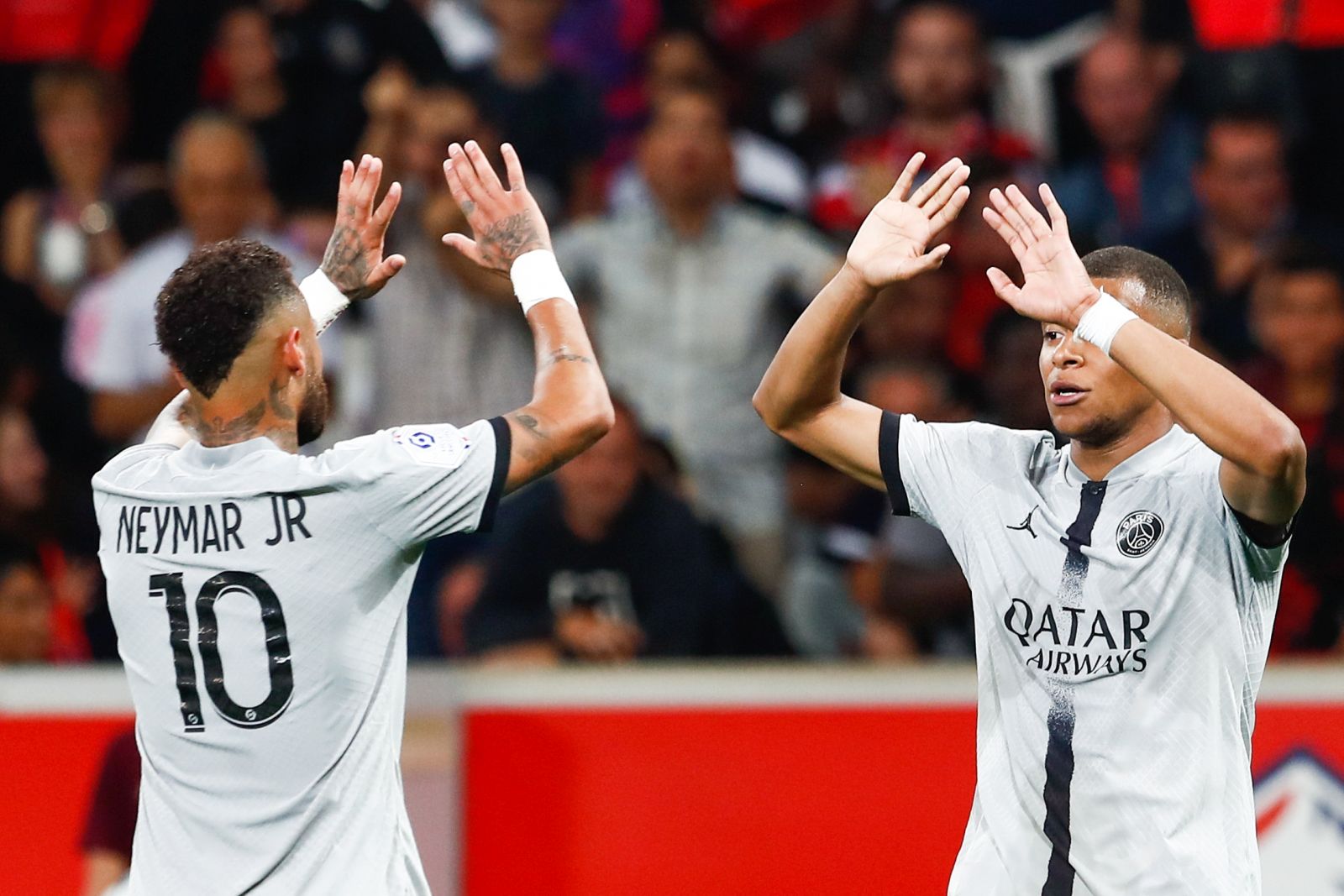 epa10132929 Paris Saint Germain's Kylian Mbappe and Paris Saint Germain's Neymar Jr (L)  celebrate after scoring the 7-1 goal during the French Ligue 1 soccer match between Lille and PSG in Lille, France, 21 August 2022.  EPA/Mohammed Badra