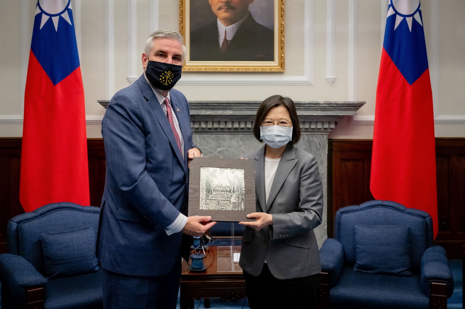 epa10133115 A handout photo made available by the Taiwan Presidential Office shows Taiwan President Tsai Ing-wen (R) posing for a photo with Indiana Governor Eric Holcomb (L) during a meeting inside the Presidential office in Taipei, Taiwan, 22 August 2022. Holcomb is on a four-day visit to Taiwan to meet senior officials and business sector representatives. According to the Taiwan Ministry of Foreign Affairs (MOFA), Indiana became the first US state to forge a sister-state relationship with Taiwan in 1979.  EPA/MAKOTO LIN/TAIWAN PRESIDENTIAL OFFICE HANDOUT  HANDOUT EDITORIAL USE ONLY/NO SALES