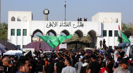 Desetero poginulih nakon što je vjerski vođa Al-Sadr najavio da se povlači iz politike