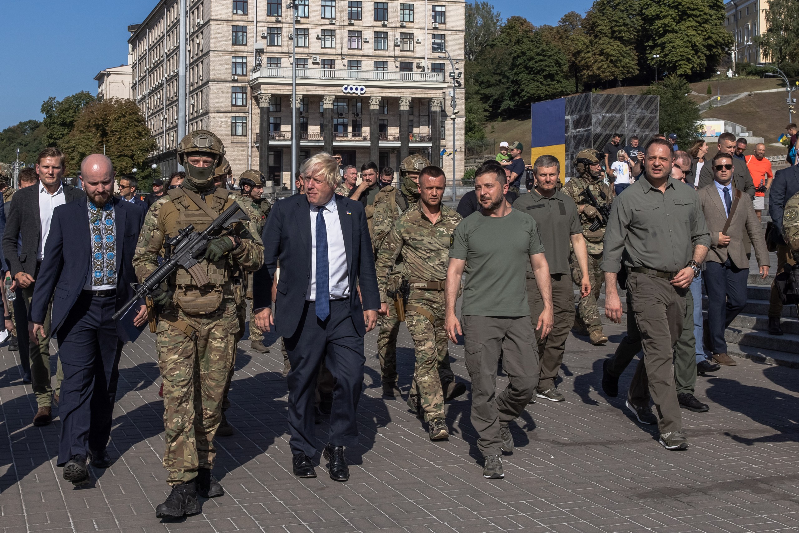 epa10136306 Ukrainian President Volodymyr Zelensky (C-R) walks together with the outgoing British Prime Minister Boris Johnson (C-L) in Khreshchatyk street where Russian armored military vehicles that were captured in fights by the Ukrainian army are placed on display, on Independence Day, in downtown Kyiv, Ukraine, 24 August 2022. Ukrainians mark the 31st anniversary of Ukraine's independence from the Soviet Union in 1991, as the Russian invasion continues six months since its beginning. Russian troops on 24 February entered Ukrainian territory, starting the conflict that has provoked destruction and a humanitarian crisis.  EPA/ROMAN PILIPEY