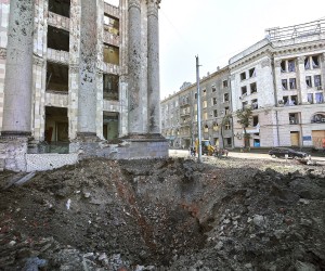 epa10145102 A shelling hole near the regional administration building after the rocket hit on a central square downtown Kharkiv, Ukraine, 29 August 2022 amid Russia's military invasion. Kharkiv and surrounding areas have been the target of heavy shelling since February 2022, when Russian troops entered Ukraine starting a conflict that has provoked destruction and a humanitarian crisis.  EPA/SERGEY KOZLOV