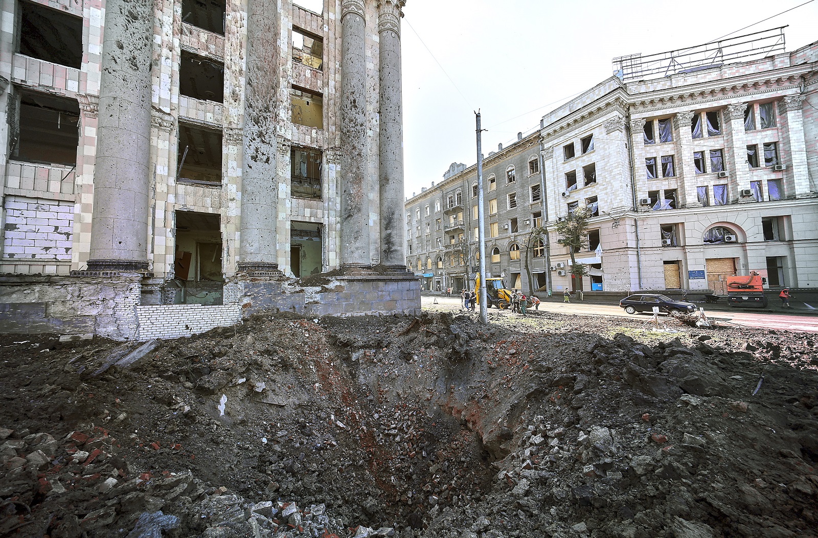 epa10145102 A shelling hole near the regional administration building after the rocket hit on a central square downtown Kharkiv, Ukraine, 29 August 2022 amid Russia's military invasion. Kharkiv and surrounding areas have been the target of heavy shelling since February 2022, when Russian troops entered Ukraine starting a conflict that has provoked destruction and a humanitarian crisis.  EPA/SERGEY KOZLOV