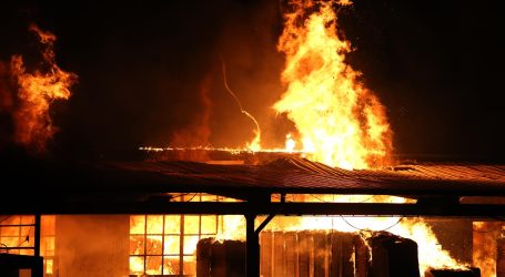VIDEO Veliki požar na Žitnjaku: 200 vatrogasaca se cijelu noć borilo s vatrenom bukinjom