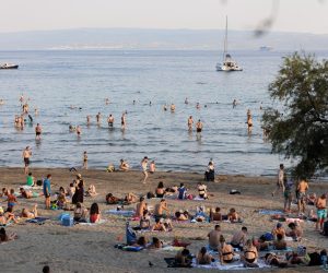 06.08.2022., Split - Subotnje poslijepodne brojni Splicani i njihovi gosti proveli su na Bacvicama. Photo: Miroslav Lelas/PIXSELL