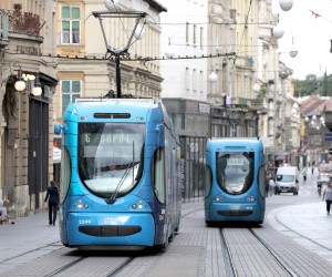 11.07.2022., Zagreb - ZET je od danas dodatno smanjio broj polazaka i uveo ljetni vozni red u tramvajskom i autobusnom prometu, pa ce cekanja i trcanja za vozilima biti sve cesca.

 Photo: Patrik Macek/PIXSELL
