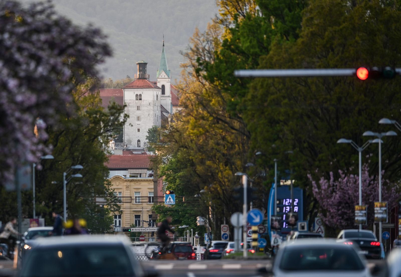 14.04.2022., Zagreb, - Lijep proljetan dan u Zagrebu uz Kulu Lotrscak u pozadini. Photo: Igor Soban/PIXSELL