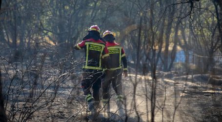 Istarski vatrogasci lokalizirali jedan od tri požara, u pomoć pozvani kanaderi
