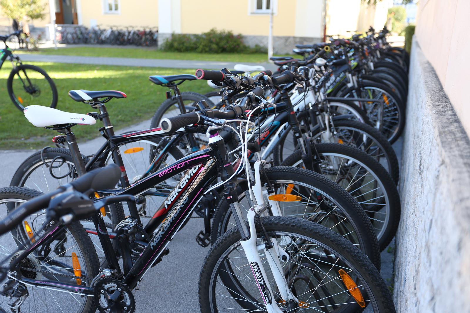 "Parkirani" bicikli 28.09.2018 Karlovac - Bicikli na vezu. rPhoto: Kristina Stedul Fabac/PIXSELL