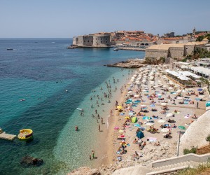 31.07.2021., Plaza Banje, Dubrovnik - Visoke temperature u Dubrovniku. Osvjezenje u moru. rPhoto: Grgo Jelavic/PIXSELL