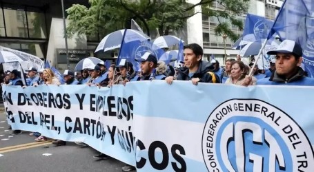 Radnici u Argentini održali sprovod za svoje plaće
