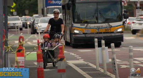 U Bostonu sve više obitelji bira teretne bicikle za prijevoz djece do škole