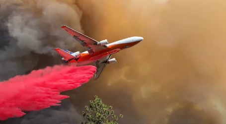 Pogledajte avion i vatrogasce iz Kalifornije u akciji zaustavljanja šumskog požara