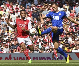 epa10118647 Gabriel Jesus of Arsenal (L) in action against Jonny Evans of Leicester (R) during the English Premier League soccer match between Arsenal FC and Leicester City in London, Britain, 13 August 2022.  EPA/ANDY RAIN EDITORIAL USE ONLY. No use with unauthorized audio, video, data, fixture lists, club/league logos or 'live' services. Online in-match use limited to 120 images, no video emulation. No use in betting, games or single club/league/player publications