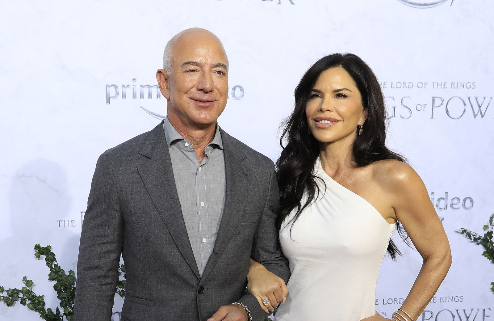 epa10123977 Jeff Bezos (L) and Lauren Sanchez pose at the Los Angeles premiere of the Amazon Prime Video 'The Lord of The Rings: The Rings of Power' at The Culver Studios in Culver City, Los Angeles County, California, USA, 15 August 2022 (issued 16 August 2022). The series will be released via the internet worldwide on 02 September 2022.  EPA/NINA PROMMER