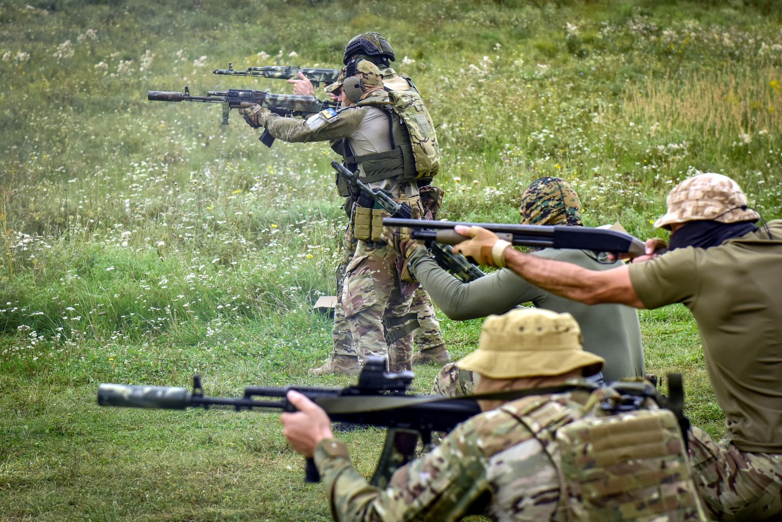 epa10141428 Volunteers in the Dzhokhar Dudayev Battalion train during an exercise at an undisclosed location in the Kyiv area, Ukraine, 28 August 2022. The battalion is made up mostly of Chechen volunteers who had fought in the two Chechen wars, and has joined defending Ukraine's side against the Russian invasion. On 24 February Russian troops had invaded Ukrainian territory, starting a conflict that has provoked destruction and a humanitarian crisis.  EPA/OLEG PETRASYUK
