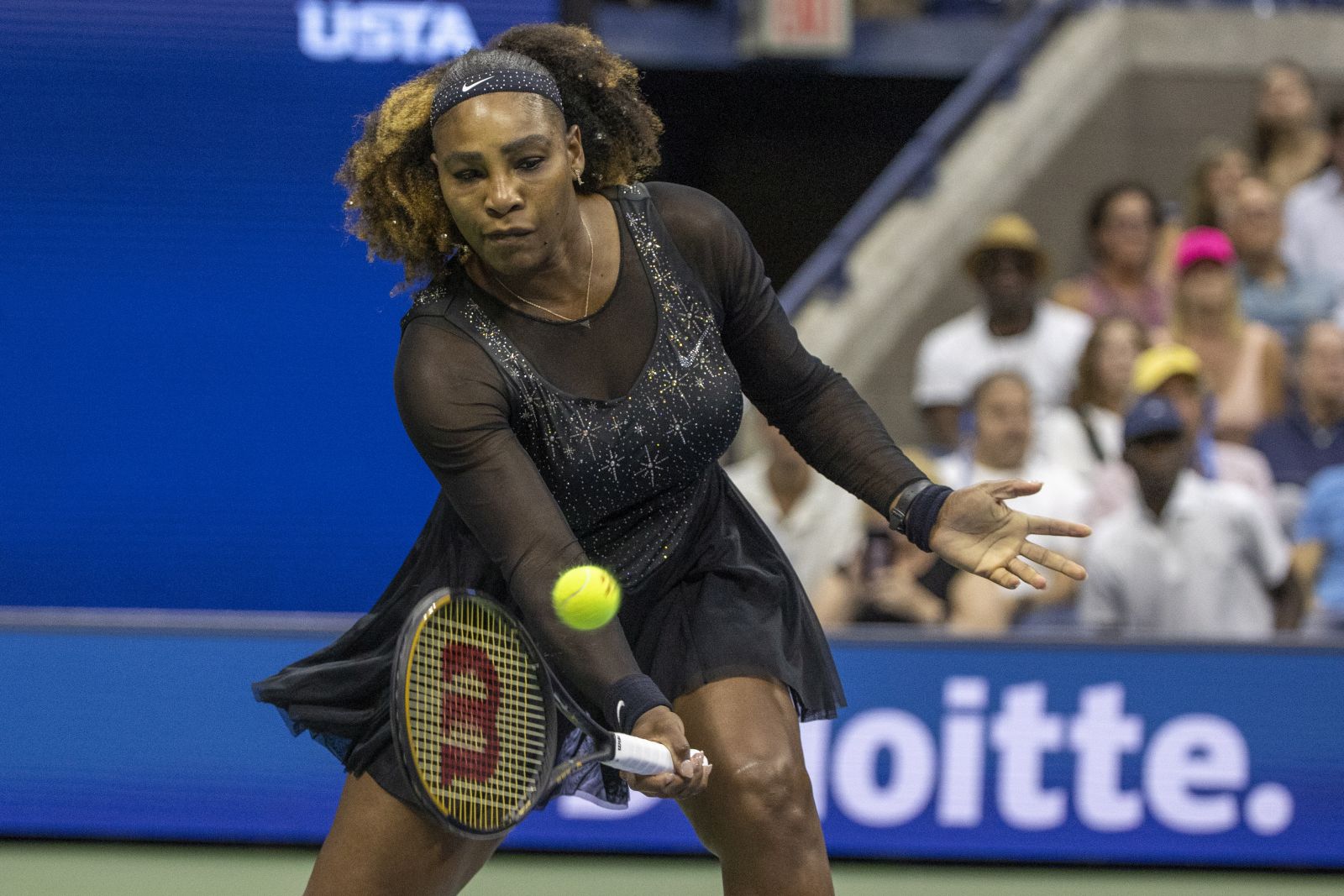 epa10151359 Serena Williams of the USA in action against Anett Kontaveit of Estonia during the US Open Tennis Championships at the USTA National Tennis Center in Flushing Meadows, New York, USA, 31 August 2022. The US Open runs from 29 August through 11 September.  EPA/SARAH YENESEL