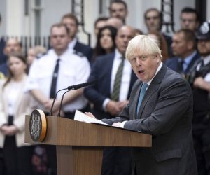 epa10163156 Outgoing British Prime Minister Boris Johnson makes a farewell speech at Downing Street, London, Britain, 06 September 2022. Johnson will formally relinquish his role to Queen Elizabeth at Balmoral before the new Prime Minister is appointed.  EPA/TOLGA AKMEN