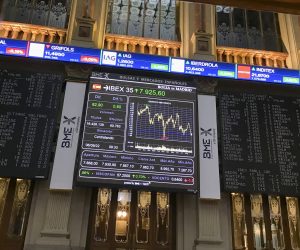 epa10163389 A screen displays a chart with the evolution of the main Spanish stock market index IBEX 35 at Madrid's Stock Exchange, Spain, 06 September 2022. The Spanish stock market extends gains after opening and regained 7,900 points mark.  EPA/Vega Alonso del Val