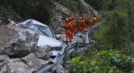 Spasioci otvorili ceste u Sečuanu nakon velikog potresa