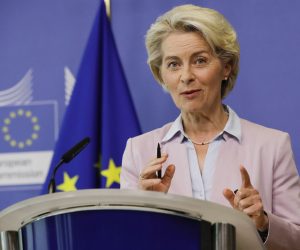 epa10166743 European Commission President Ursula von der Leyen presents propositions of the commission on Energies crisis in Brussels, Belgium, 07 September 2022. Ursula von der Leyen presented the propositions of the commission that will be evaluated during a special European energy ministers’ council on Friday 09 September 2022.  EPA/OLIVIER HOSLET