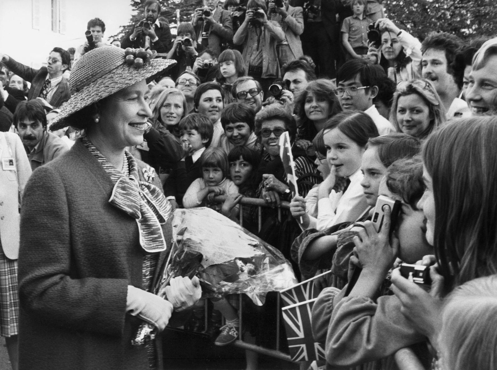 epa10170848 (FILE) The British Queen, Queen Elizabeth II, center, visits the Swiss ICRC in Geneva and is greeted by the people of Geneva, in Switzerland, 01 May 1980 (reissued 08 September 2022). According to a statement issued by Buckingham Palace on 08 September 2022, Britain's Queen Elizabeth II has died at her Scottish estate, Balmoral Castle, on 08 September 2022. The 96-year-old Queen was the longest-reigning monarch in British history.  EPA/STR   EDITORIAL USE ONLY/NO SALES/NO ARCHIVES