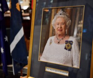 epa10172028 A photograph of Queen Elizabeth II is displayed at St. Andrew's Cathedral in Sydney, Australia, 09 September 2022. According to a statement issued by Buckingham Palace on 08 September 2022, Britain's Queen Elizabeth II has died at her Scottish estate, Balmoral Castle, on 08 September 2022. The 96-year-old Queen was the longest-reigning monarch in British history.  EPA/BIANCA DE MARCHI AUSTRALIA AND NEW ZEALAND OUT