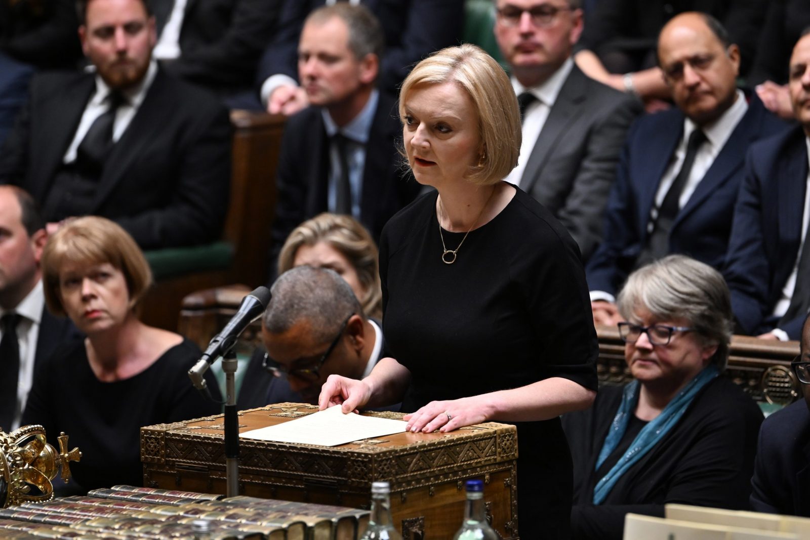 epa10174315 A handout photograph released by the UK Parliament shows British Prime Minister Liz Truss speaking as MPs pay tribute to Her late Majesty Queen Elizabeth II in the House of Commons in London, Britain, 09 September 2022. Britain's Queen Elizabeth II died at her Scottish estate on 08 September 2022. The 96-year-old queen was the longest-reigning monarch in British history.  EPA/UK PARLIAMENT/JESSICA TAYLOR HANDOUT -- MANDATORY CREDIT: UK PARLIAMENT/JESSICA TAYLOR -- HANDOUT EDITORIAL USE ONLY/NO SALES