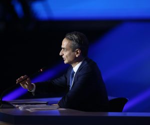 epa10177429 Greek Prime Minister Kyriakos Mitsotakis answers journalists questions during a press conference taking place at the 86th Thessaloniki International Fair (TIF), in Thessaloniki, Greece, 11 September 2022.  EPA/ACHILLEAS CHIRAS