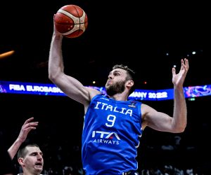 epa10178088 Nicolo Melli of Italy in action during the FIBA EuroBasket 2022 round of 16 match between Serbia and Italy at EuroBasket Arena in Berlin, Germany, 11 September 2022.  EPA/FILIP SINGER