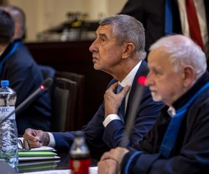 epa10179284 Czech former Prime Minister Andrej Babis (C), next to his lawyers, attends his trial at the Prague Municipal Court in Prague, Czech Republic, 12 September 2022. Babis is standing trial for alleged misuse of EU subsidies amounting to a total of 50 million Czech crowns (1.9 million euro) which were invested into the Capi Hnizdo (Stork's Nest) farm in Central Bohemia.  EPA/MARTIN DIVISEK