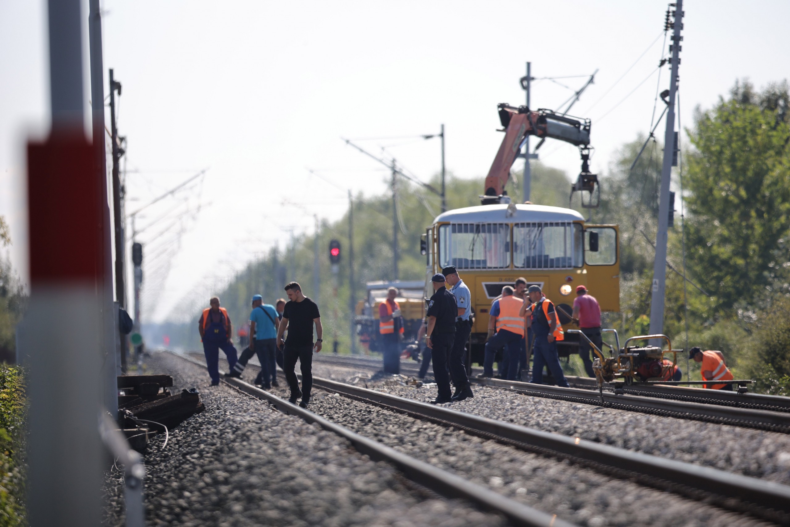 Novska, 12.9.2022 - Ukljanjanje vagona koji su sudjelovali u željezničkoj nesreći.
Foto Hina/ Dario GRZELJ/ dag