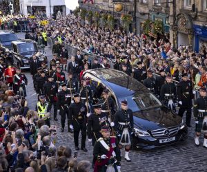 epa10179930 Members of the royal family join the procession of the coffin of Britain's Queen Elizabeth II from the Palace of Holyroodhouse to St Giles' Cathedral in Edinburgh, Scotland, Britain, 12 September 2022. Members of the public will be able to view the coffin to pay their respects for 24 hours before it is taken to London ahead of a period of lying in state.  EPA/TOLGA AKMEN