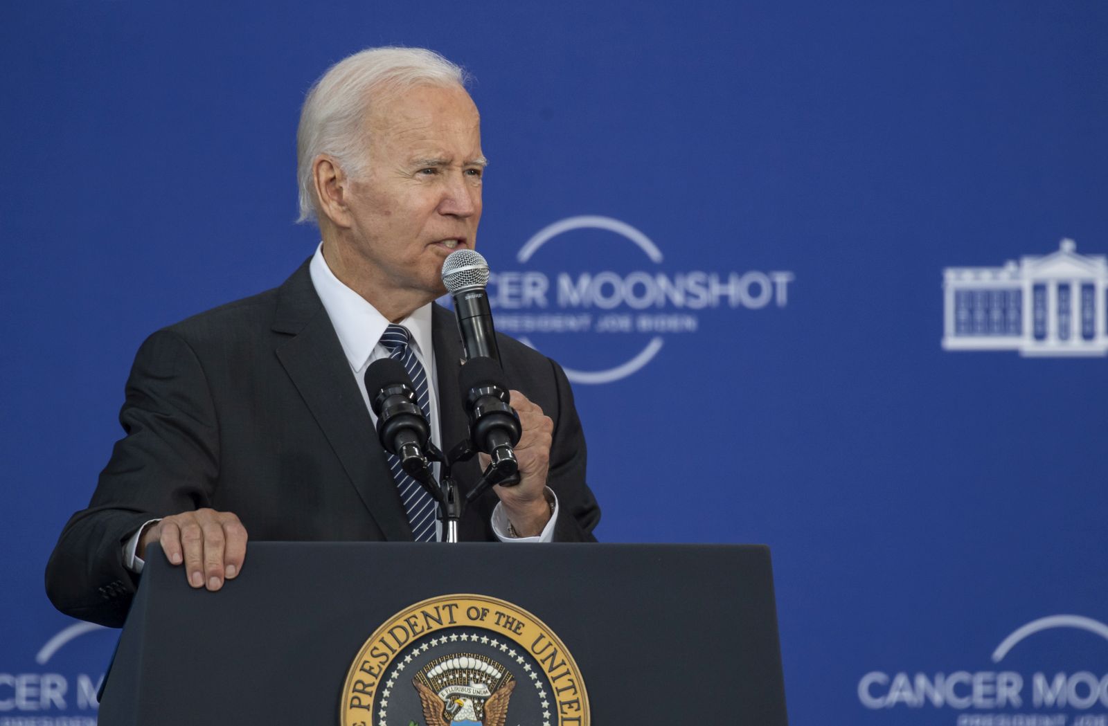 epa10180537 US President Joe Biden delivers remarks on the Cancer Moonshot, which aims to dramatically reduce cancer deaths, on the 60th anniversary of President John F. Kennedy's 'Moonshot' speech, at the JFK Library and Museum in Boston, Massachusetts, USA, 12 September 2022.  EPA/AMANDA SABGA