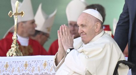 Papa Franjo o opskrbljivanju Ukrajine oružjem: “Samoobrana ne samo da je legalna već je i izraz ljubavi prema domovini”
