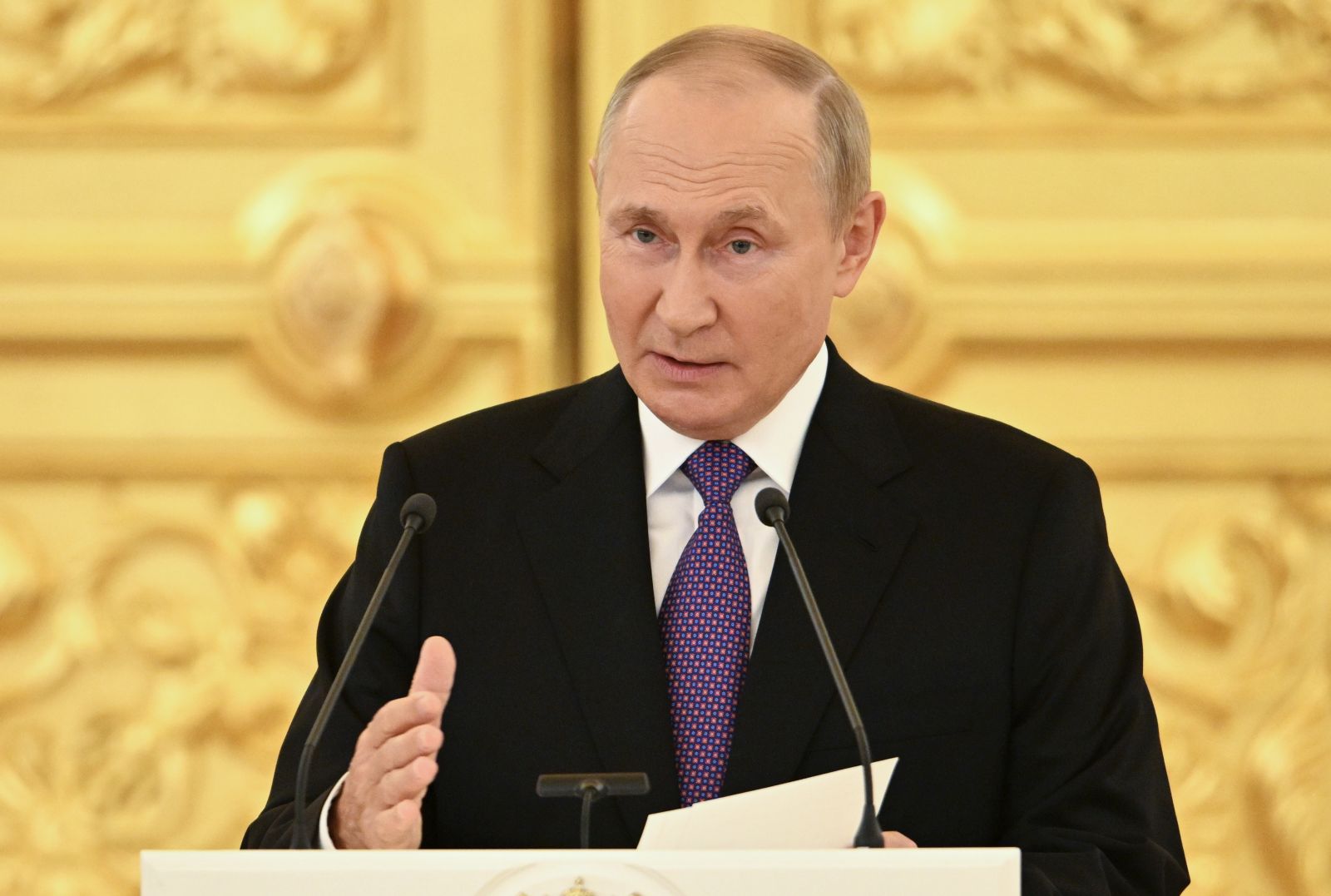 epa10183570 Russian President Vladimir Putin delivers a speech during a ceremony marking the 100th anniversary of the State Sanitary and Epidemiological Service at the Kremlin in Moscow, Russia, 14 September 2022.  EPA/PAVEL BEDNYAKOV / SPUTNIK / KREMLIN POOL MANDATORY CREDIT