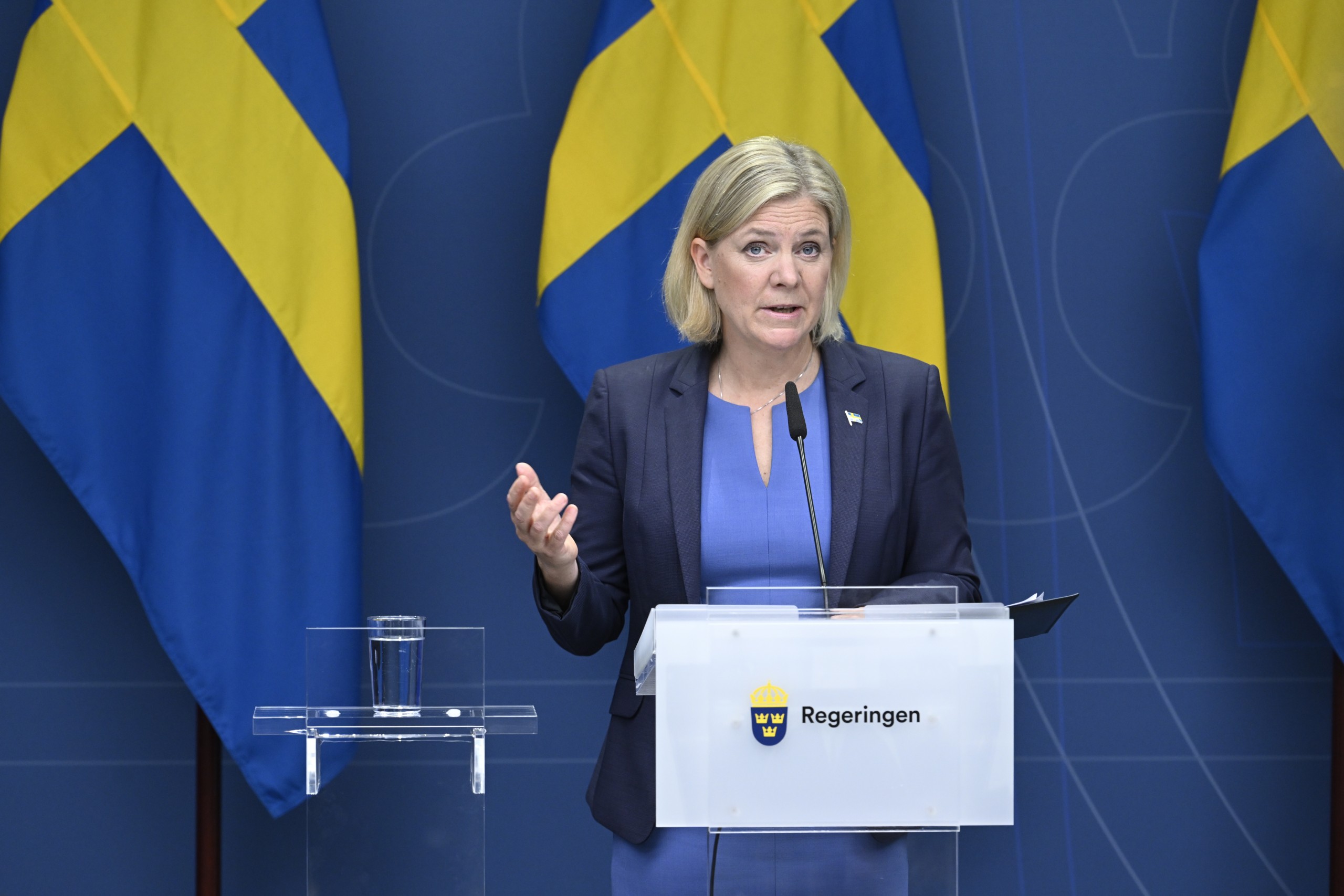 epa10184230 Sweden's Prime Minister Magdalena Andersson gives a news conference in Stockholm, Sweden, 14 September 2022. Andersson said she will resign, as final election results are near. Sweden held general elections on 11 September.  EPA/JESSICA GOW  SWEDEN OUT